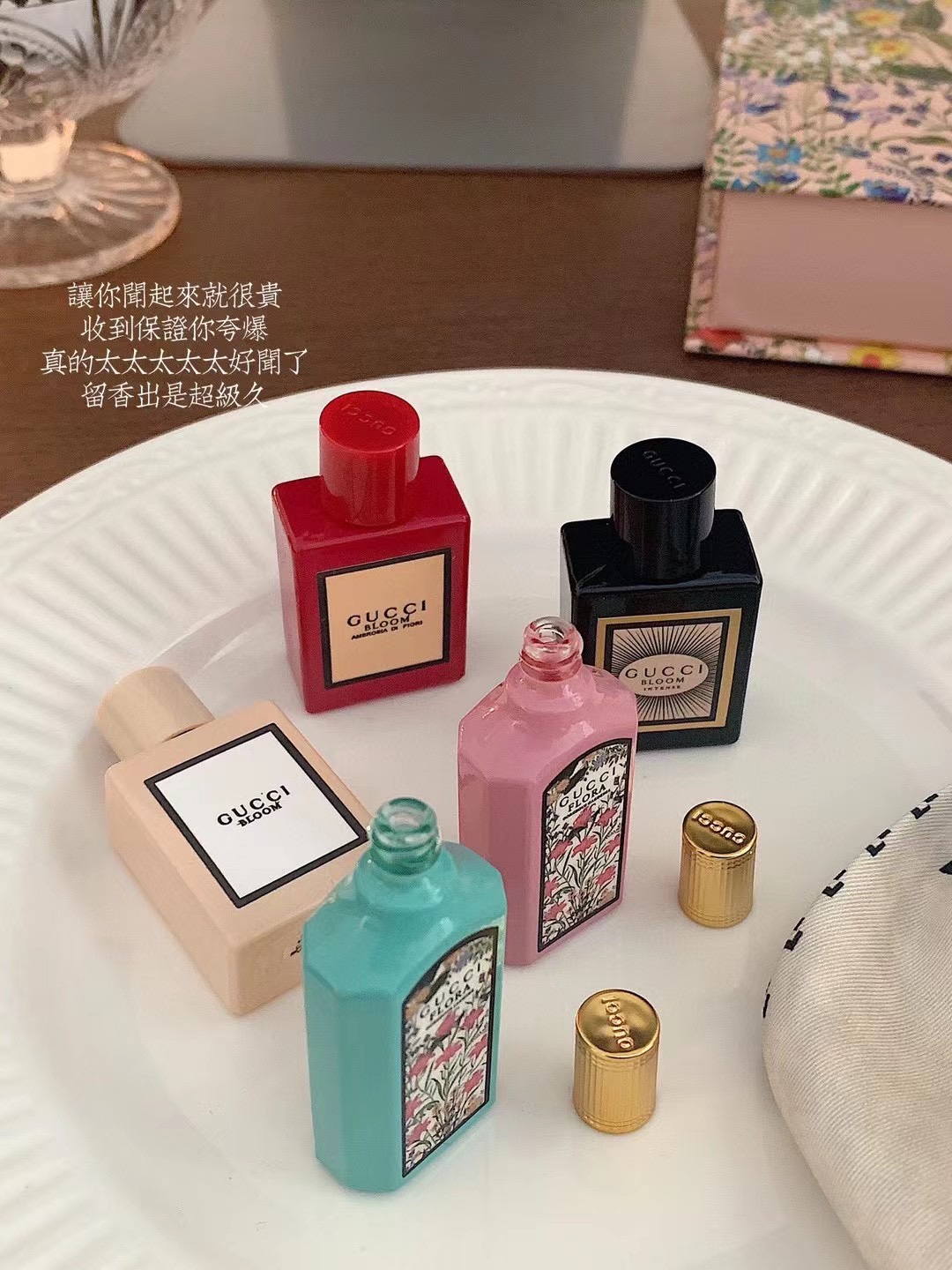 ▪️芳香四溢的梦之花园
▪️每一瓶都像是艺术品

超美专柜礼盒包装
品质无敌🐂 
瓶身+包装+味道通通对版
就完全像是正装的mini缩小版本
 收到绝对会惊喜的品质  
香味超持久 妥妥的斩男香 !
礼盒版送人也超合适!!!