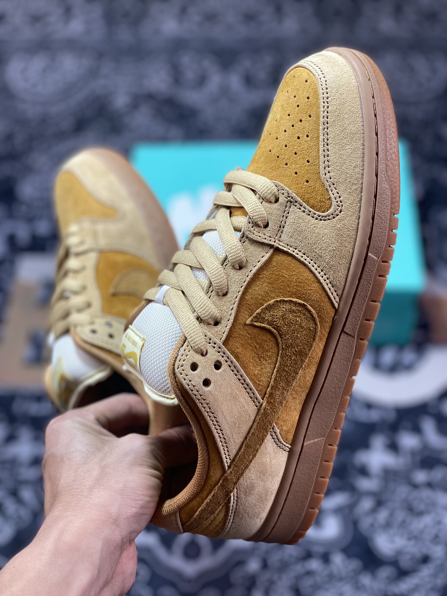 NIKE DUNK SB LOW Reverse wheat Dunk SB as the name suggests 883232-700