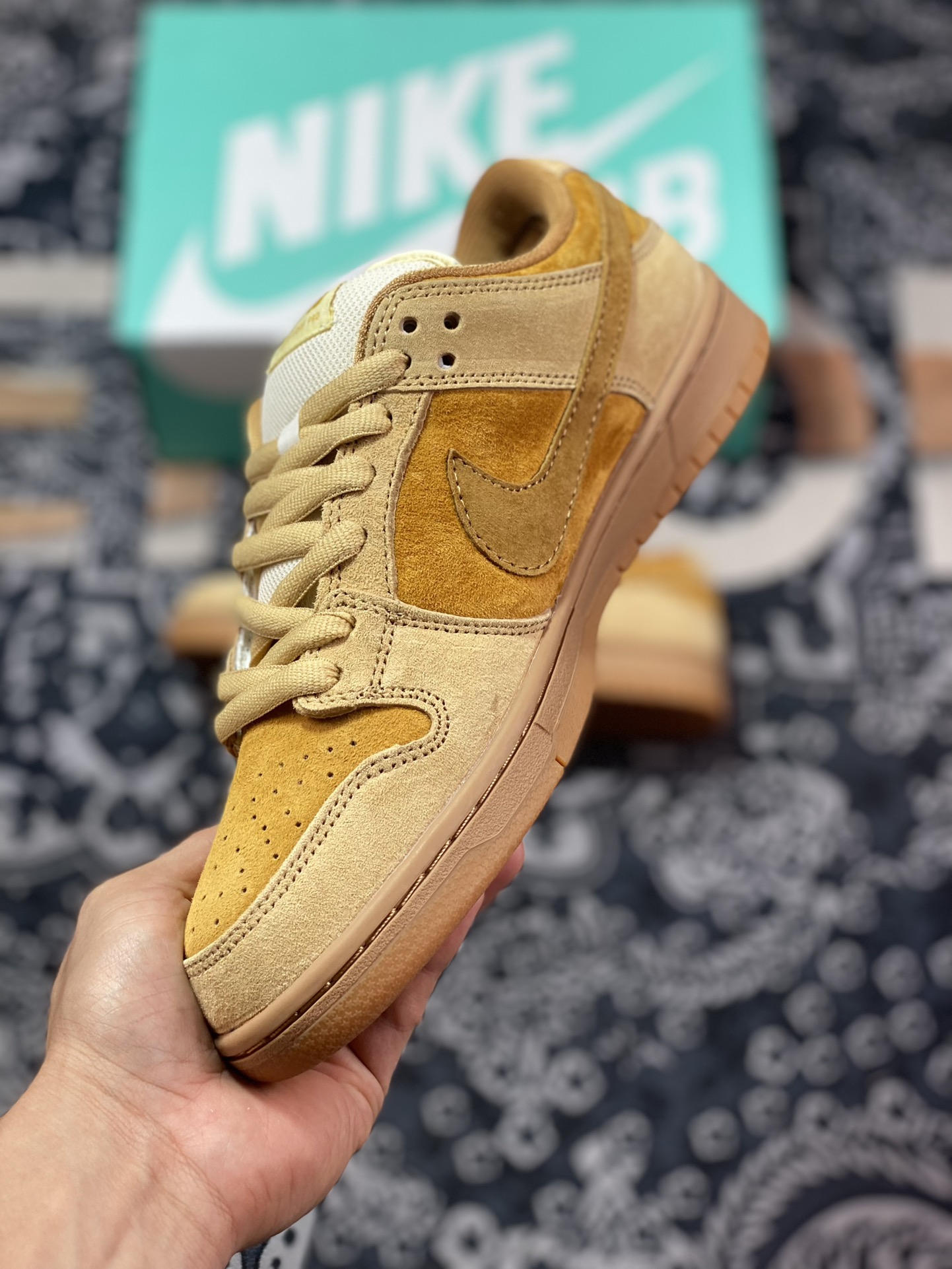 NIKE DUNK SB LOW Reverse wheat Dunk SB as the name suggests 883232-700