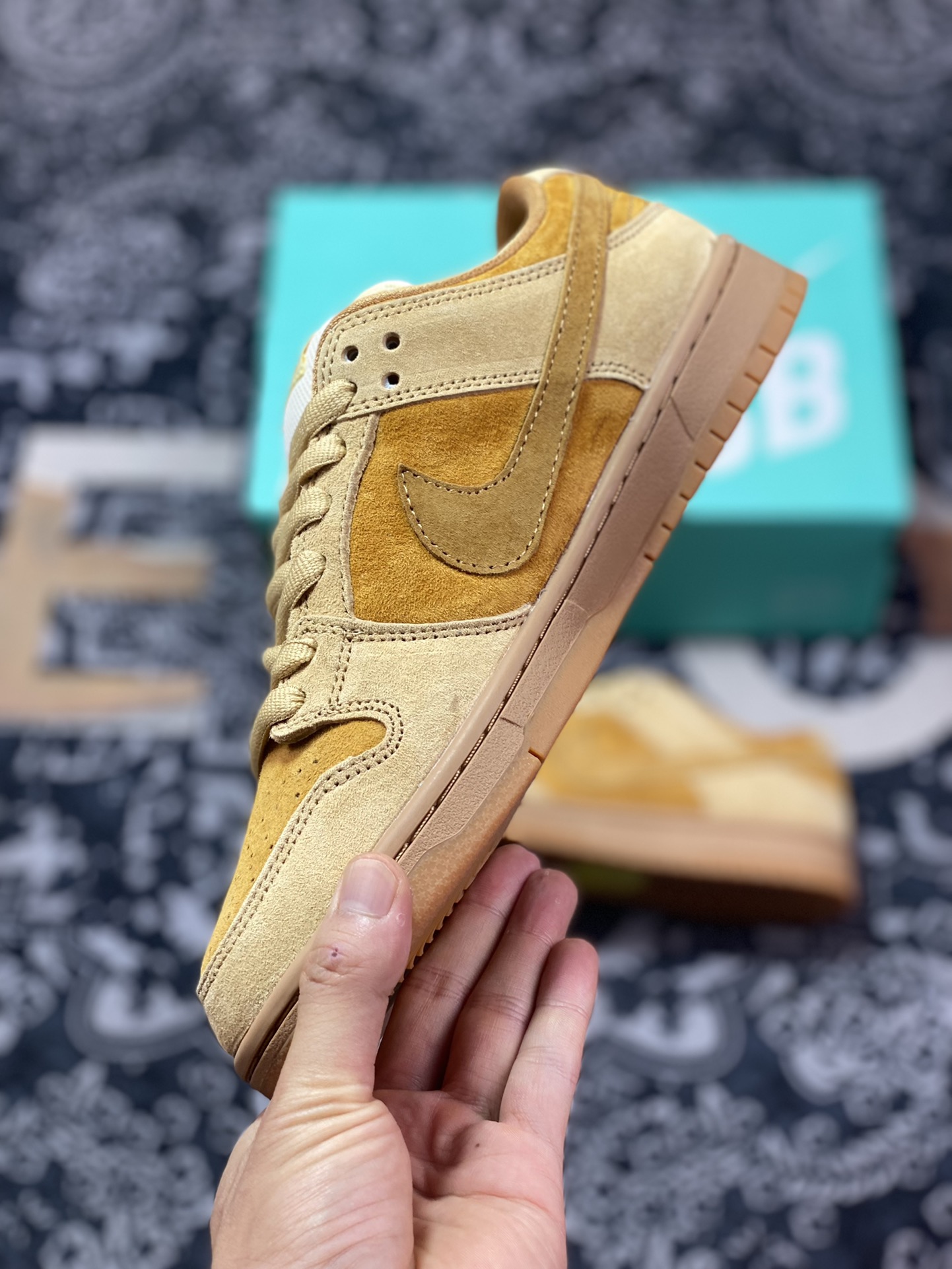 NIKE DUNK SB LOW Reverse wheat Dunk SB as the name suggests 883232-700