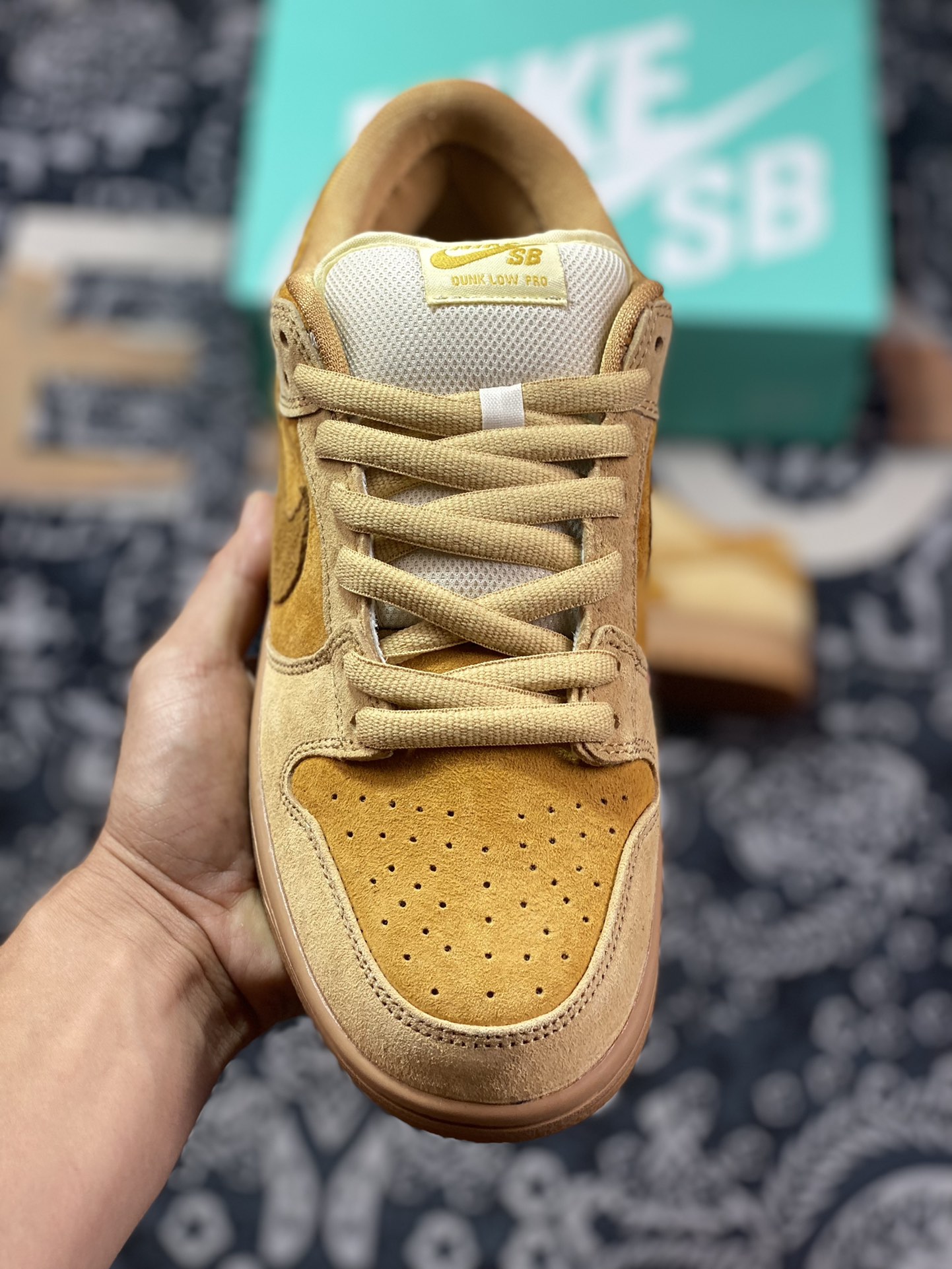 NIKE DUNK SB LOW Reverse wheat Dunk SB as the name suggests 883232-700