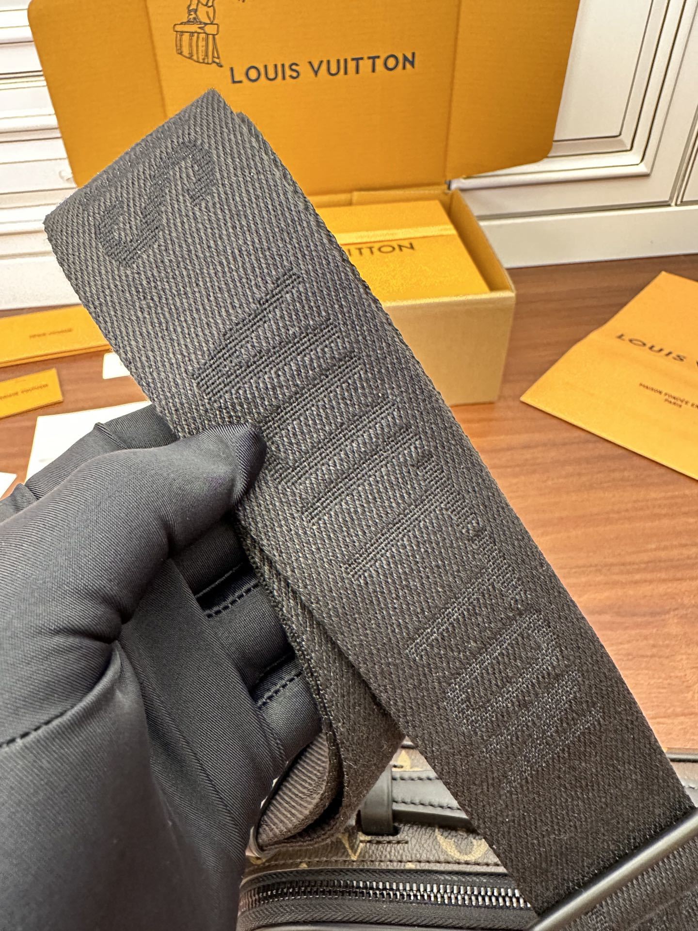 独家首发型号特正版M45806品质全面再次升级专柜同步电子芯片内码新礼盒礼品袋保护纸铜版电子标签合格证皮