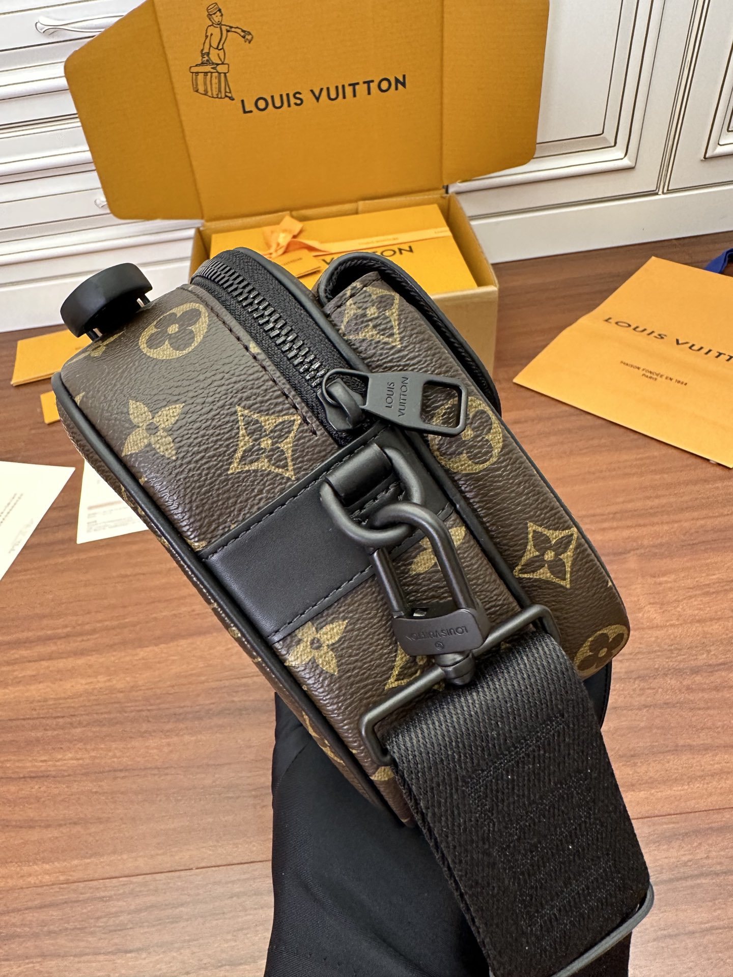 独家首发型号特正版M45806品质全面再次升级专柜同步电子芯片内码新礼盒礼品袋保护纸铜版电子标签合格证皮
