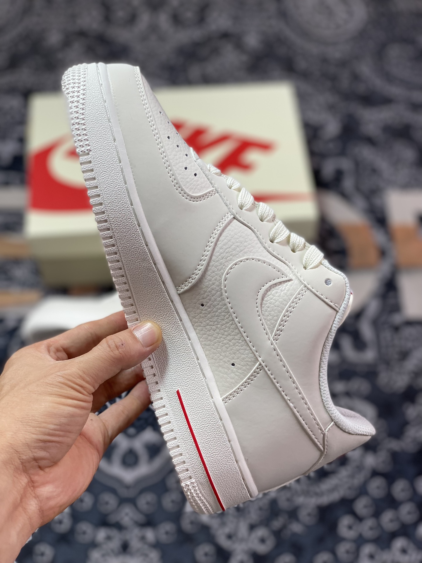 240  Air Force 1 ‘07 Low 3M米白红 CY0200-351