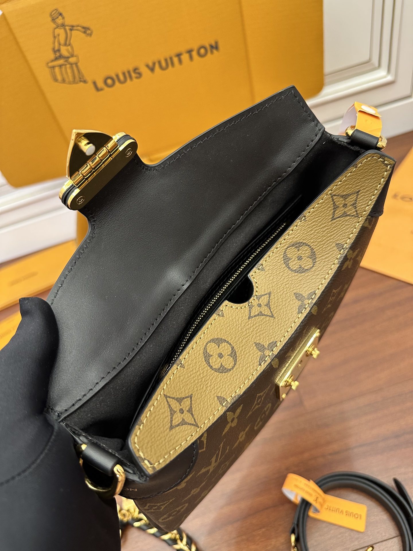 独家首发型号特正版M46659品质全面再次升级专柜同步电子芯片内码新礼盒礼品袋保护纸铜版电子标签合格证皮