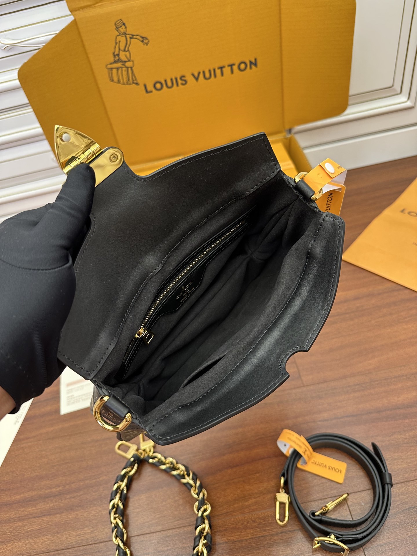 独家首发型号特正版M46659品质全面再次升级专柜同步电子芯片内码新礼盒礼品袋保护纸铜版电子标签合格证皮