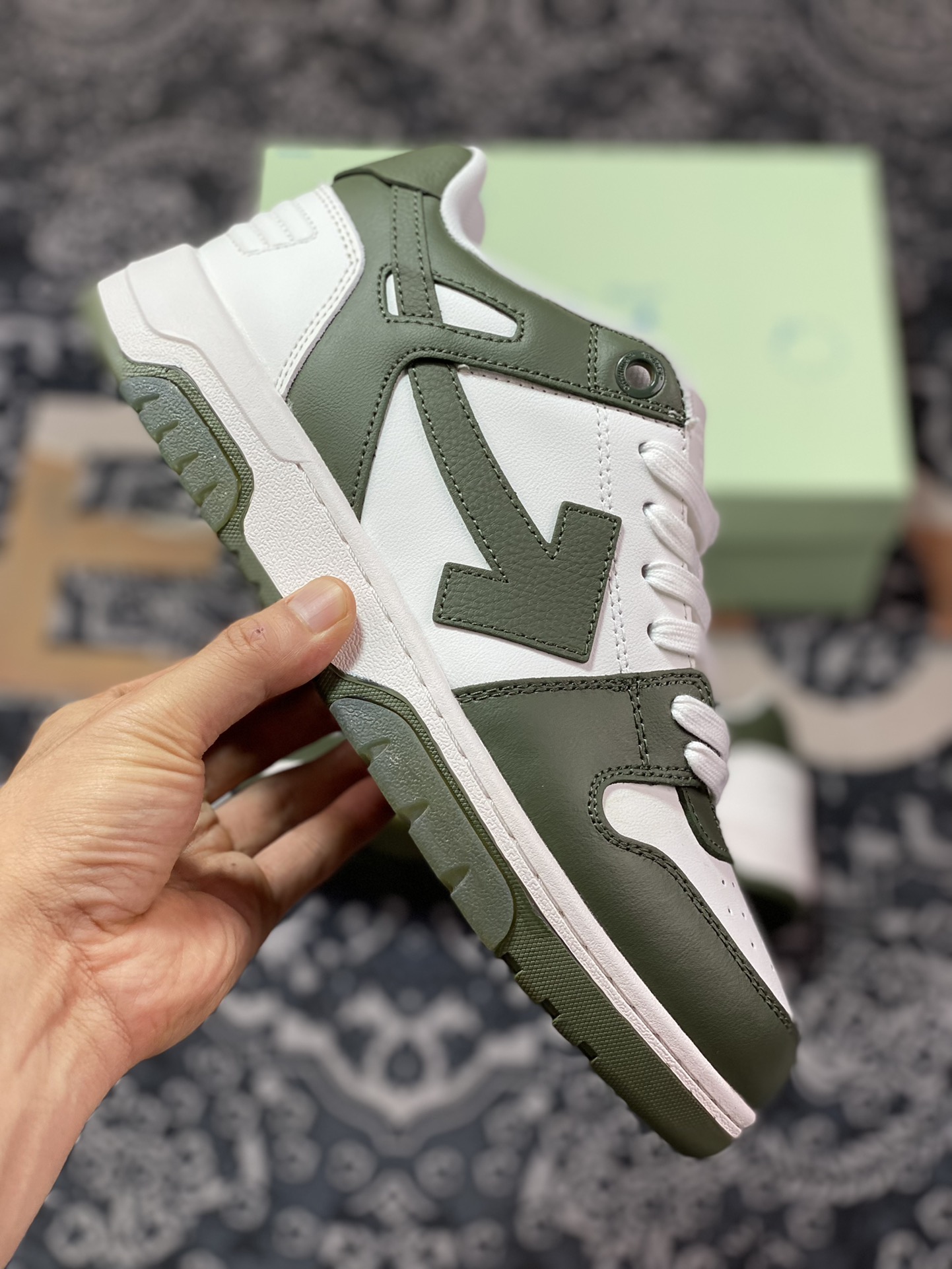 Off-White c/o Virgil Abloh Out Of Office Low-top Leather Sneakers”OOO” series low-top sneakers ”leather white army green arrow” OMIA189S23LEA0015901