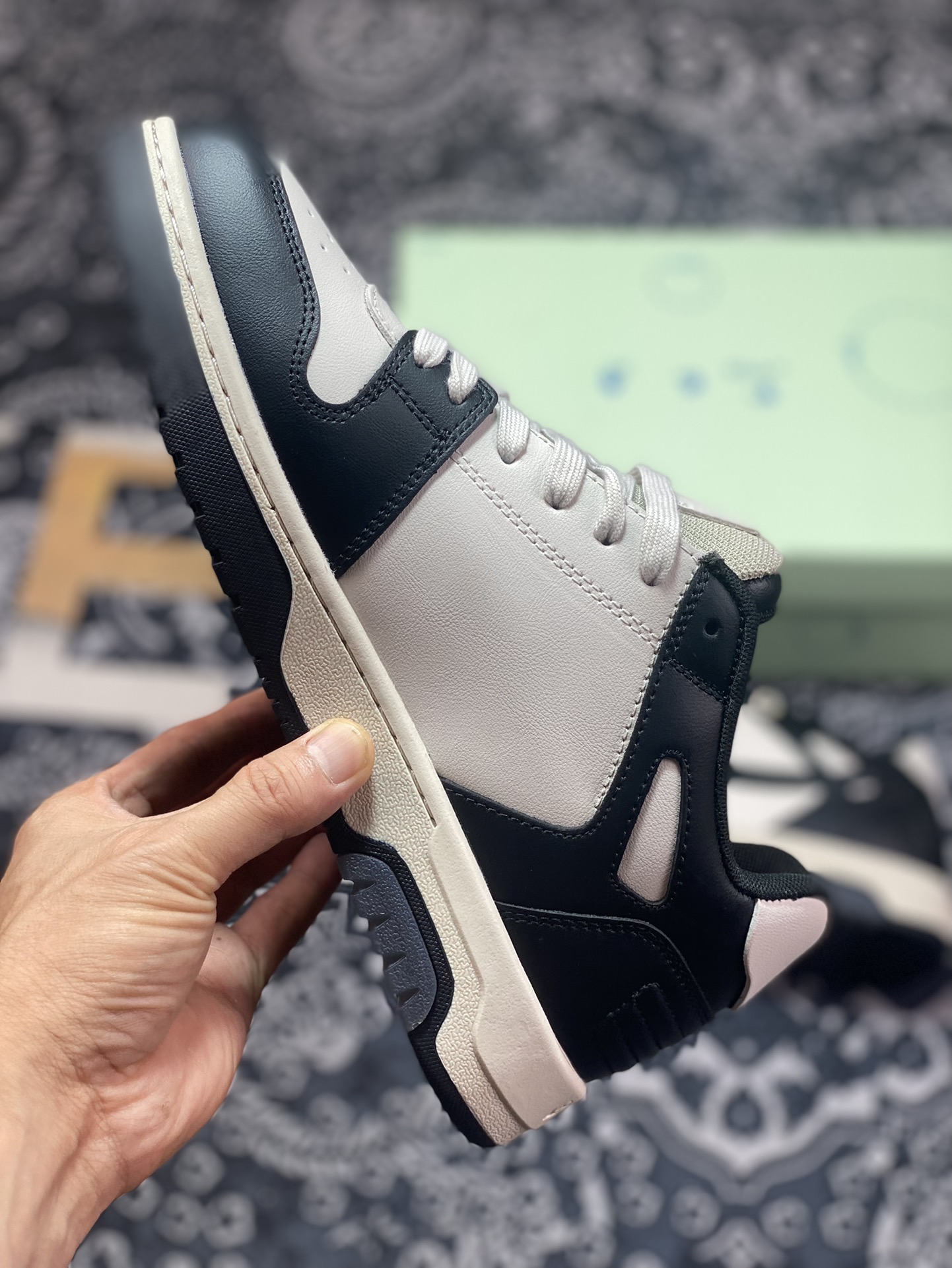 Off-White c/o Virgil Abloh Out Of Office Low-top Leather Sneakers”OOO” series low-top sneakers ”leather black sand white black arrow” OMIA259S21LEA0016110