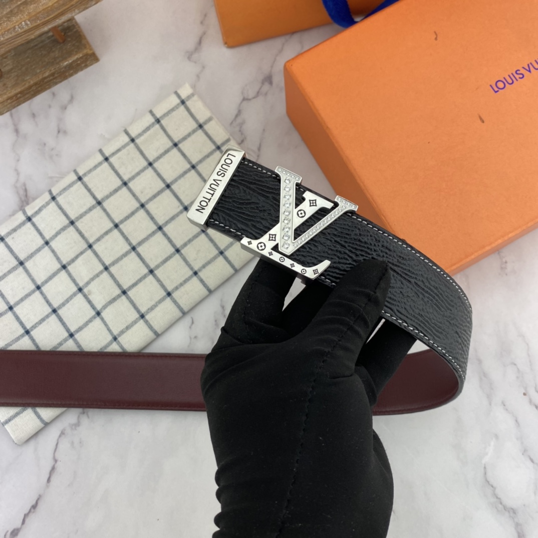 LV男士花皮腰带40mm双面进口头层皮皮压制可双面使用专柜走线搭配新款钻扣