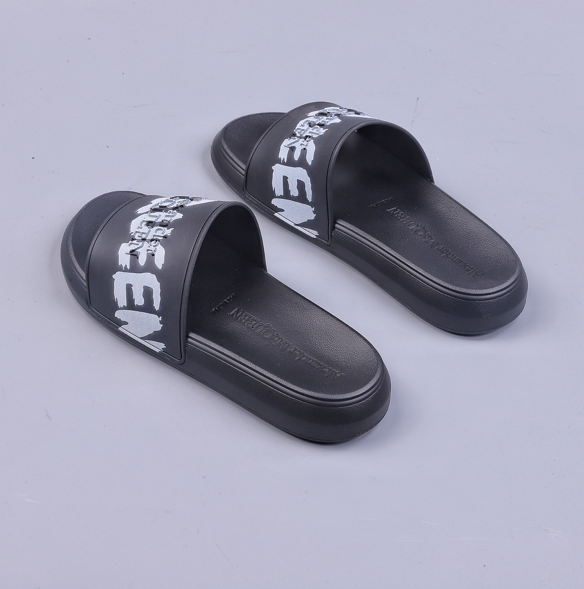 Alexander McQueen Slip-On Flat Low Fashion Slides