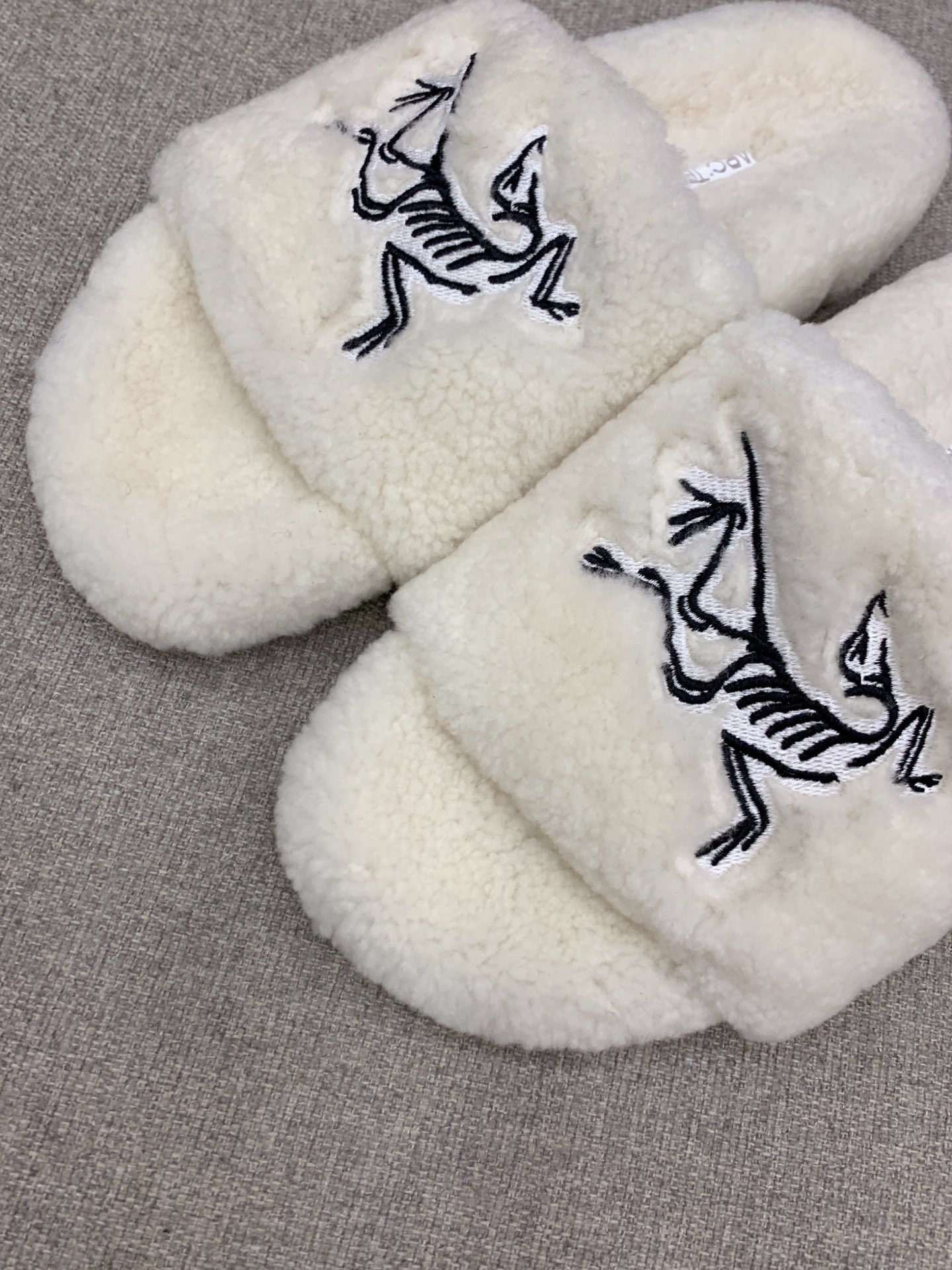 Arcteryx Afrikaans Wool Slippers: Cozy Feet for Leaving the Factory. - 图片 4