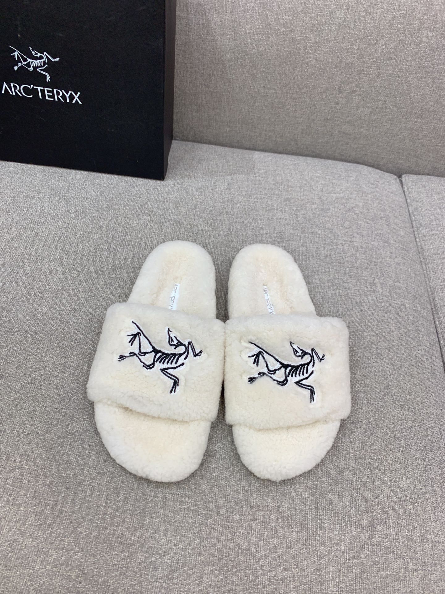Arcteryx Afrikaans Wool Slippers: Cozy Feet for Leaving the Factory.