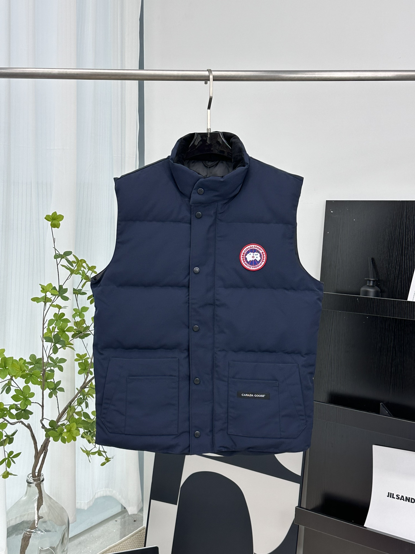Canada Goose Unisex Puffer Vest - Warm, Stylish, and Comfortable XS-XXL