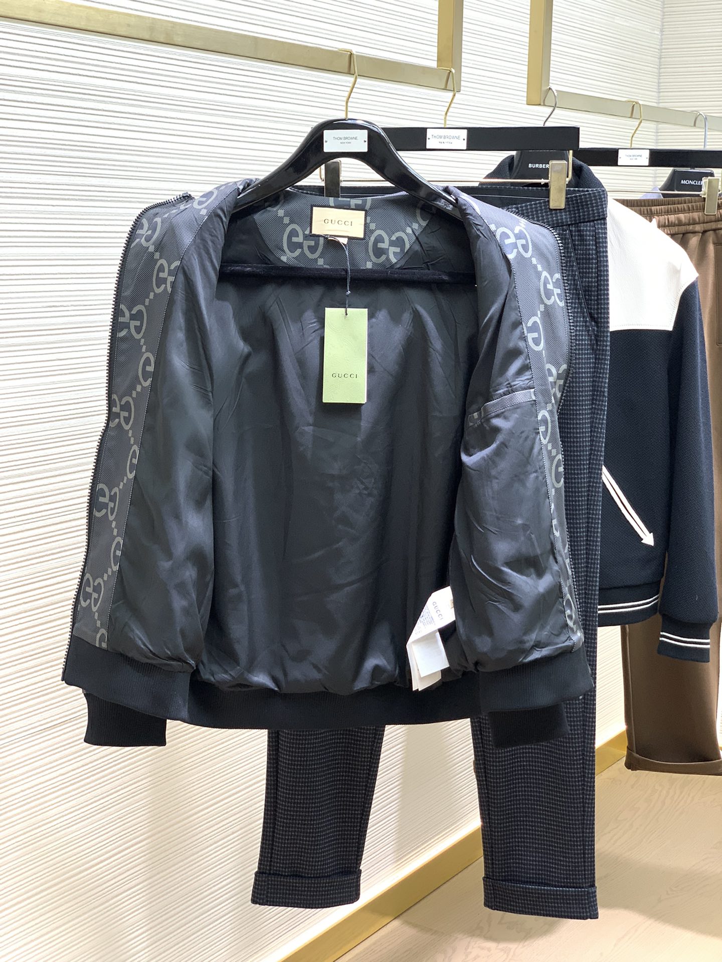  古奇 2025春季新款夹克外套，秀场新品‼品相非常完美，舒适保暖，三标齐全色泽饱满诱人，非常出彩的设计