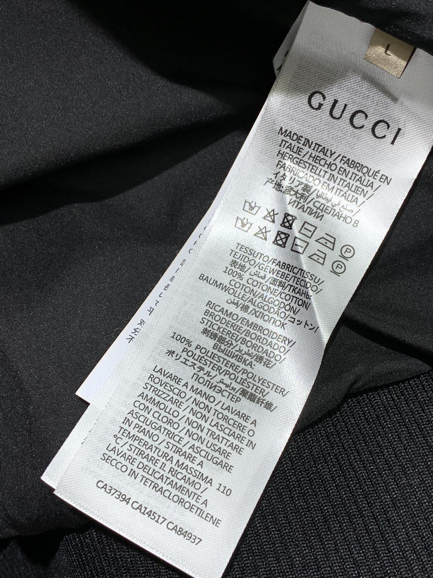  古奇 2025春季新款夹克外套，秀场新品‼品相非常完美，舒适保暖，三标齐全色泽饱满诱人，非常出彩的设计