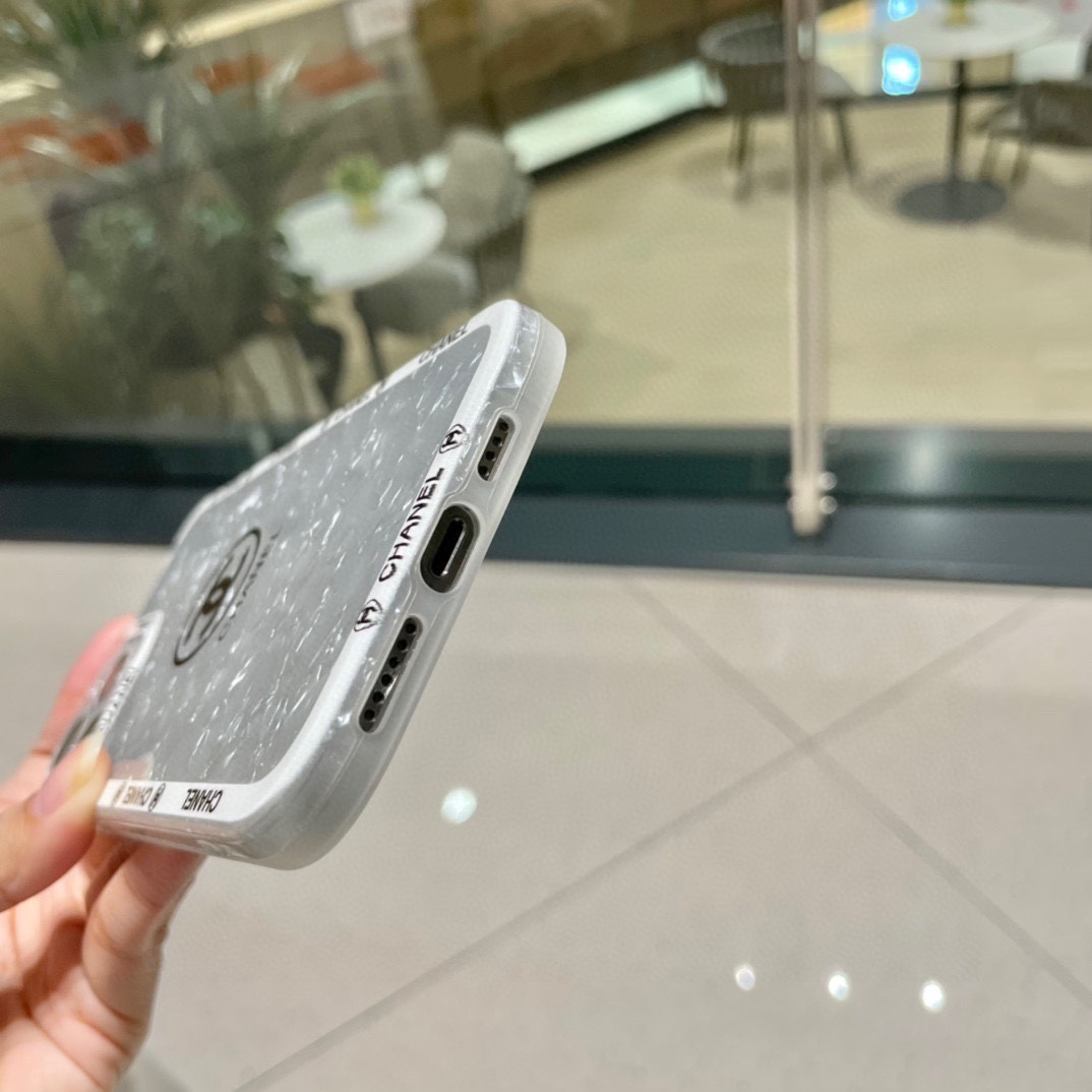 上新香奈儿爆款CHANEL贝壳纹理精孔全包手机壳型号iPhone136.1iPhone13Pro6.1i