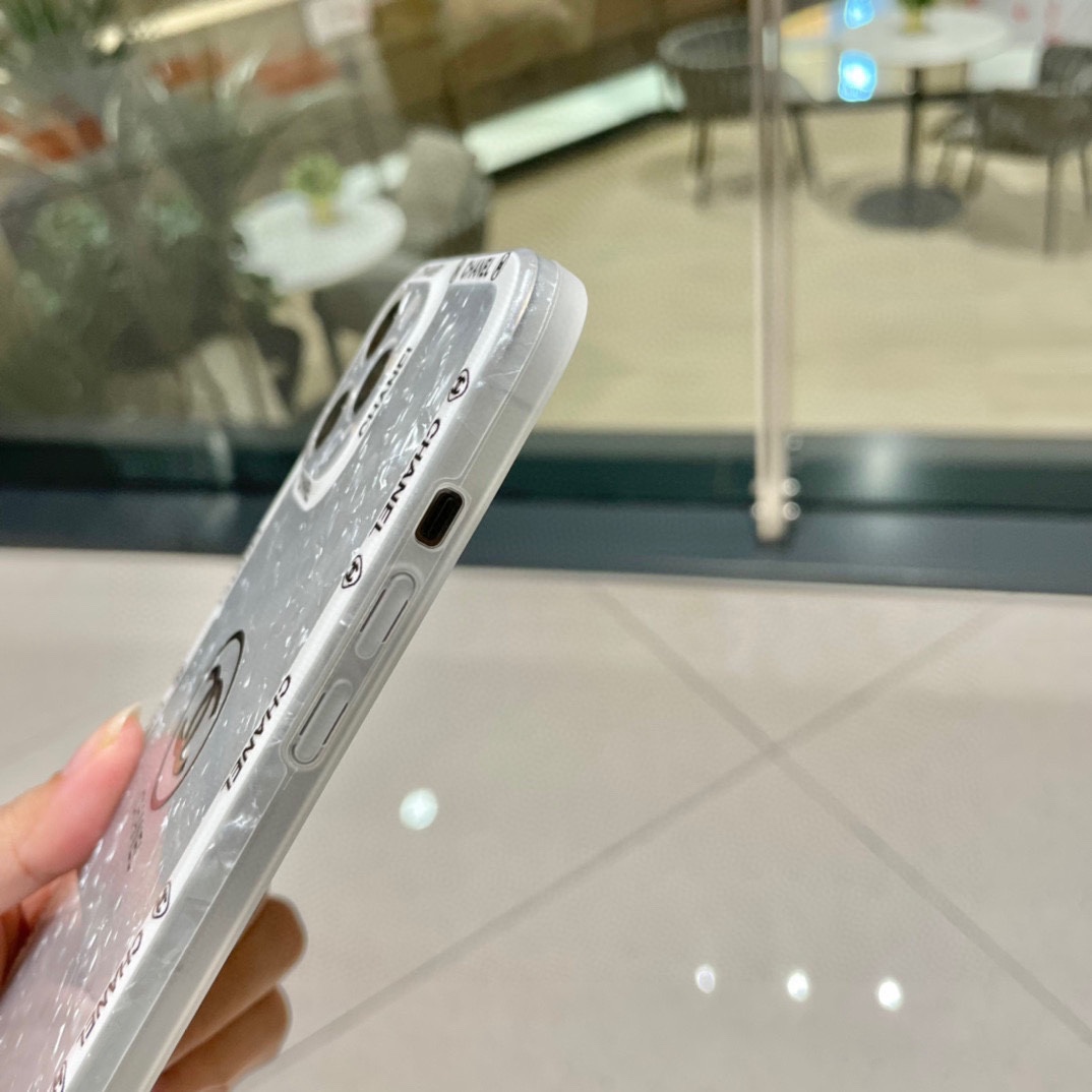 上新香奈儿爆款CHANEL贝壳纹理精孔全包手机壳型号iPhone136.1iPhone13Pro6.1i