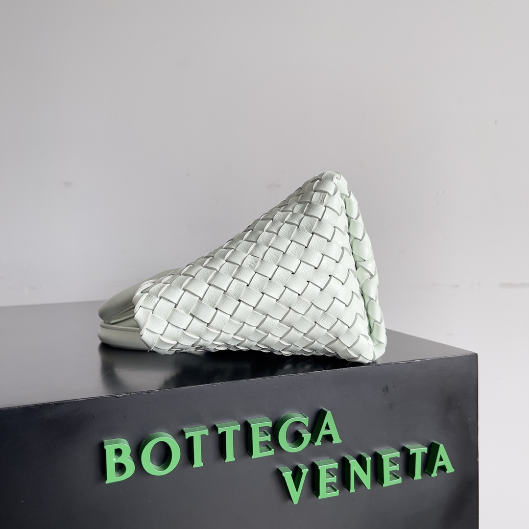 现货出BVMiniCabat限量款迷你菜篮子经典包款推出迷你号不同风格造型都能搭配出满满的时尚感喜欢的你