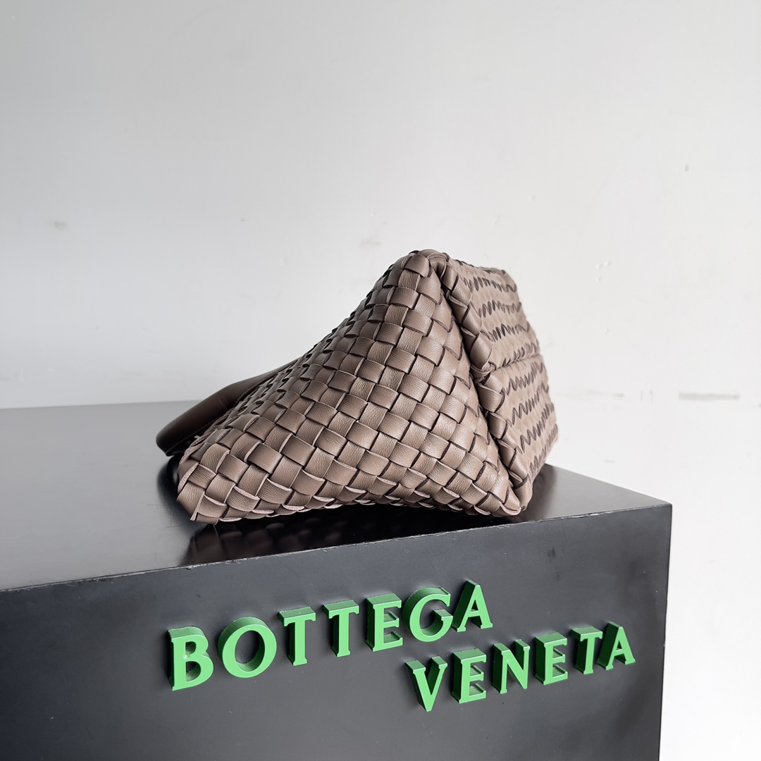 现货出BVMiniCabat限量款迷你菜篮子经典包款推出迷你号不同风格造型都能搭配出满满的时尚感喜欢的你