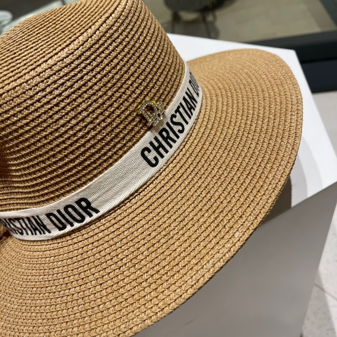  【DIOR迪奥】新款草编遮阳草帽盆帽🤩沙滩风，简约大方，百搭单品～出街首选，新款帽型超美腻，新品上架