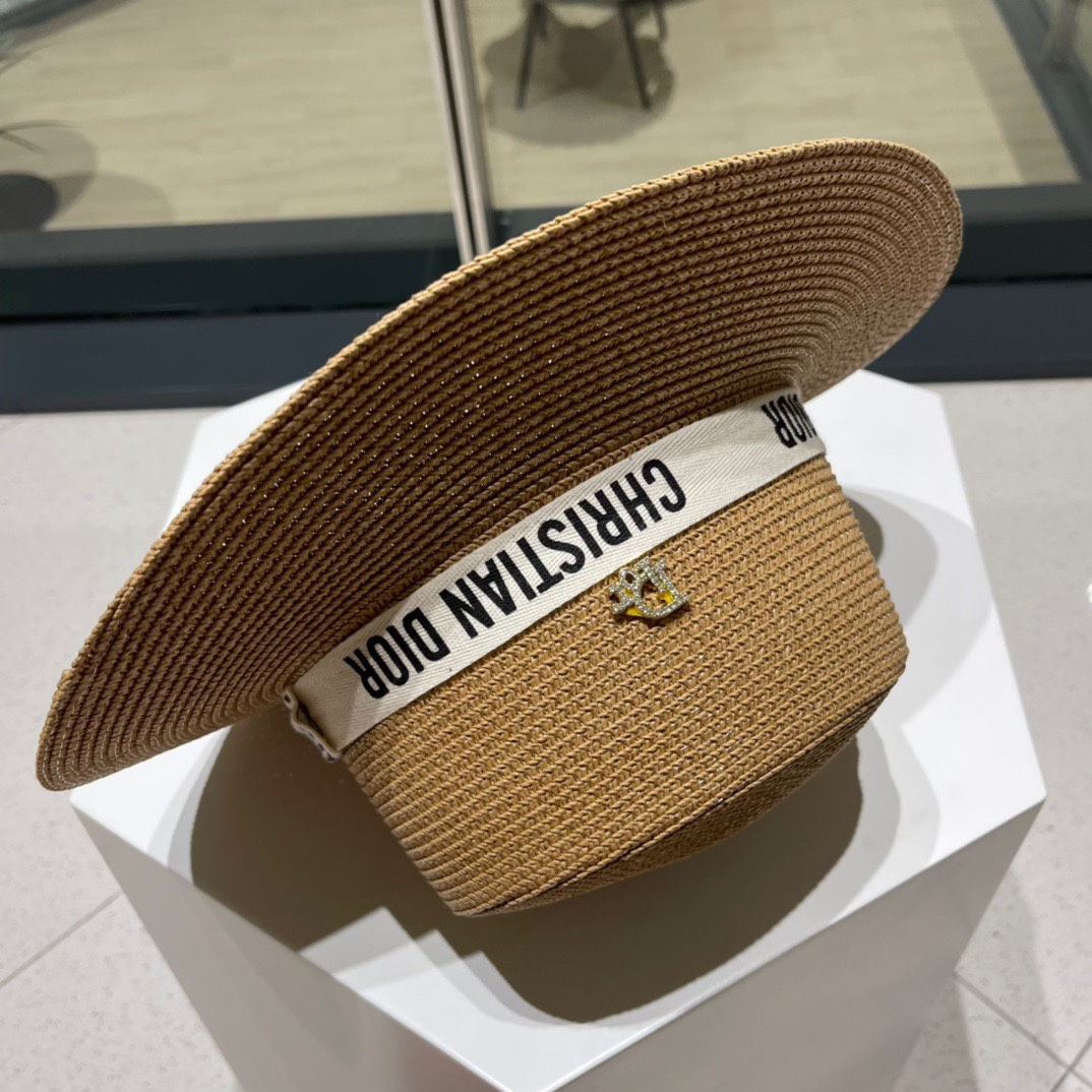  【DIOR迪奥】新款草编遮阳草帽盆帽🤩沙滩风，简约大方，百搭单品～出街首选，新款帽型超美腻，新品上架