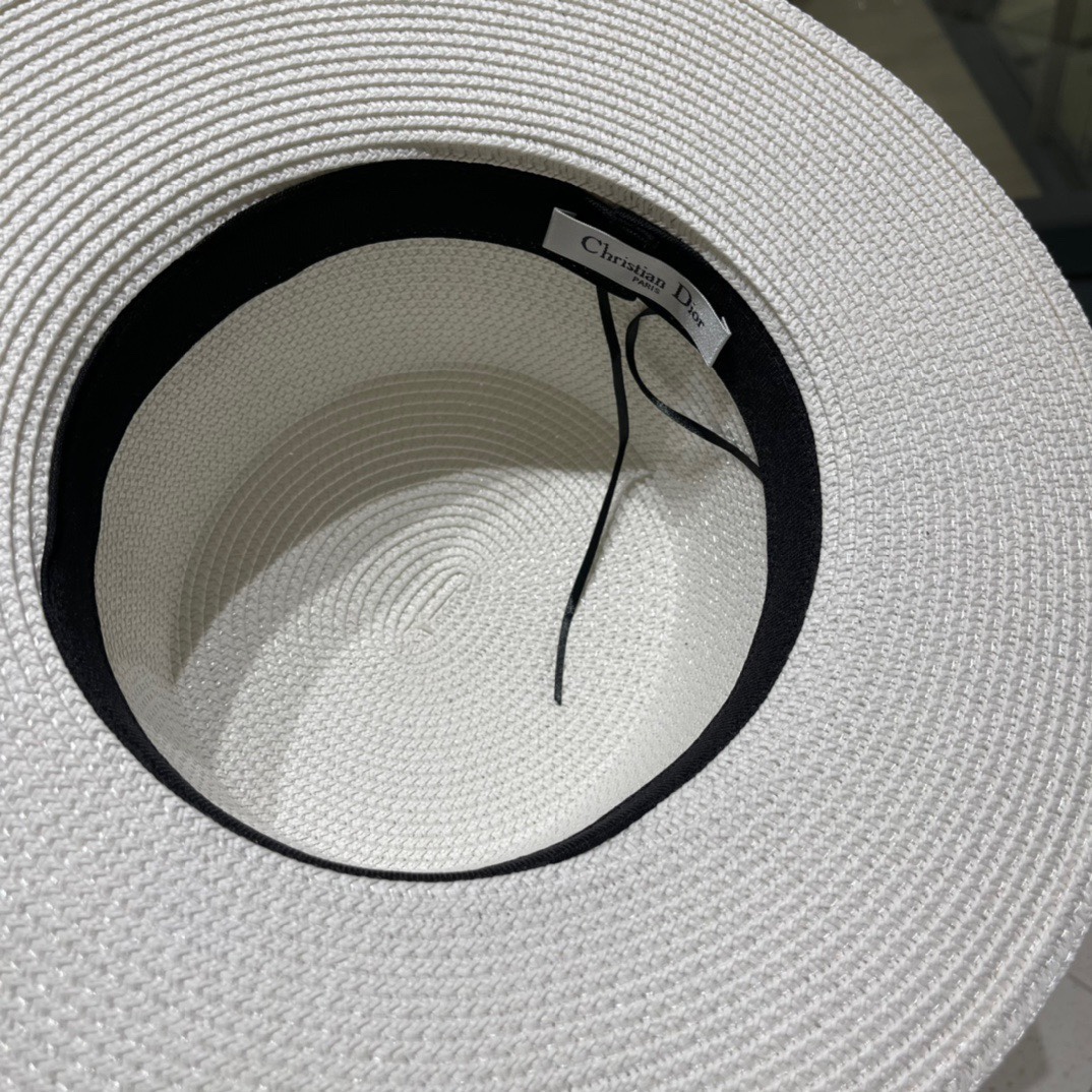 【DIOR迪奥】新款草编遮阳草帽盆帽🤩沙滩风，简约大方，百搭单品～出街首选，新款帽型超美腻，新品上架