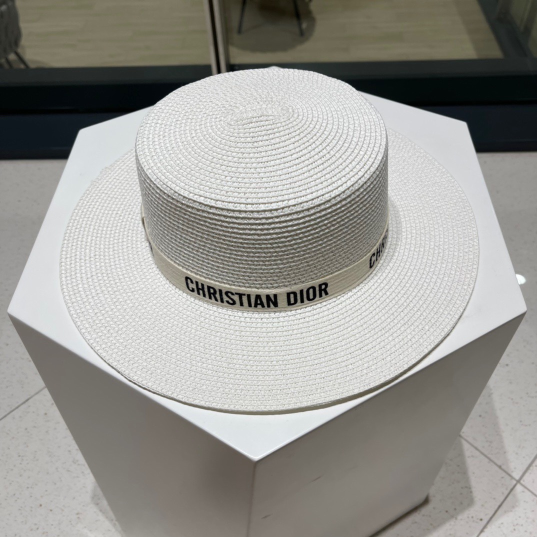  【DIOR迪奥】新款草编遮阳草帽盆帽🤩沙滩风，简约大方，百搭单品～出街首选，新款帽型超美腻，新品上架