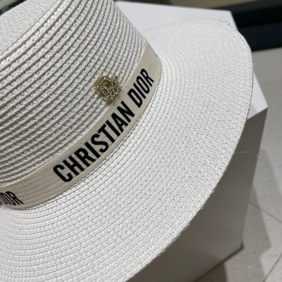  【DIOR迪奥】新款草编遮阳草帽盆帽🤩沙滩风，简约大方，百搭单品～出街首选，新款帽型超美腻，新品上架