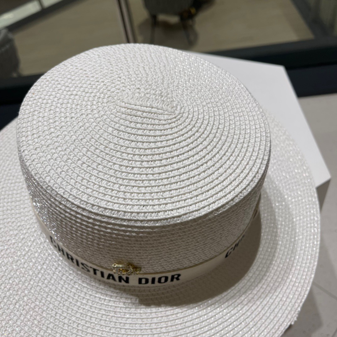  【DIOR迪奥】新款草编遮阳草帽盆帽🤩沙滩风，简约大方，百搭单品～出街首选，新款帽型超美腻，新品上架