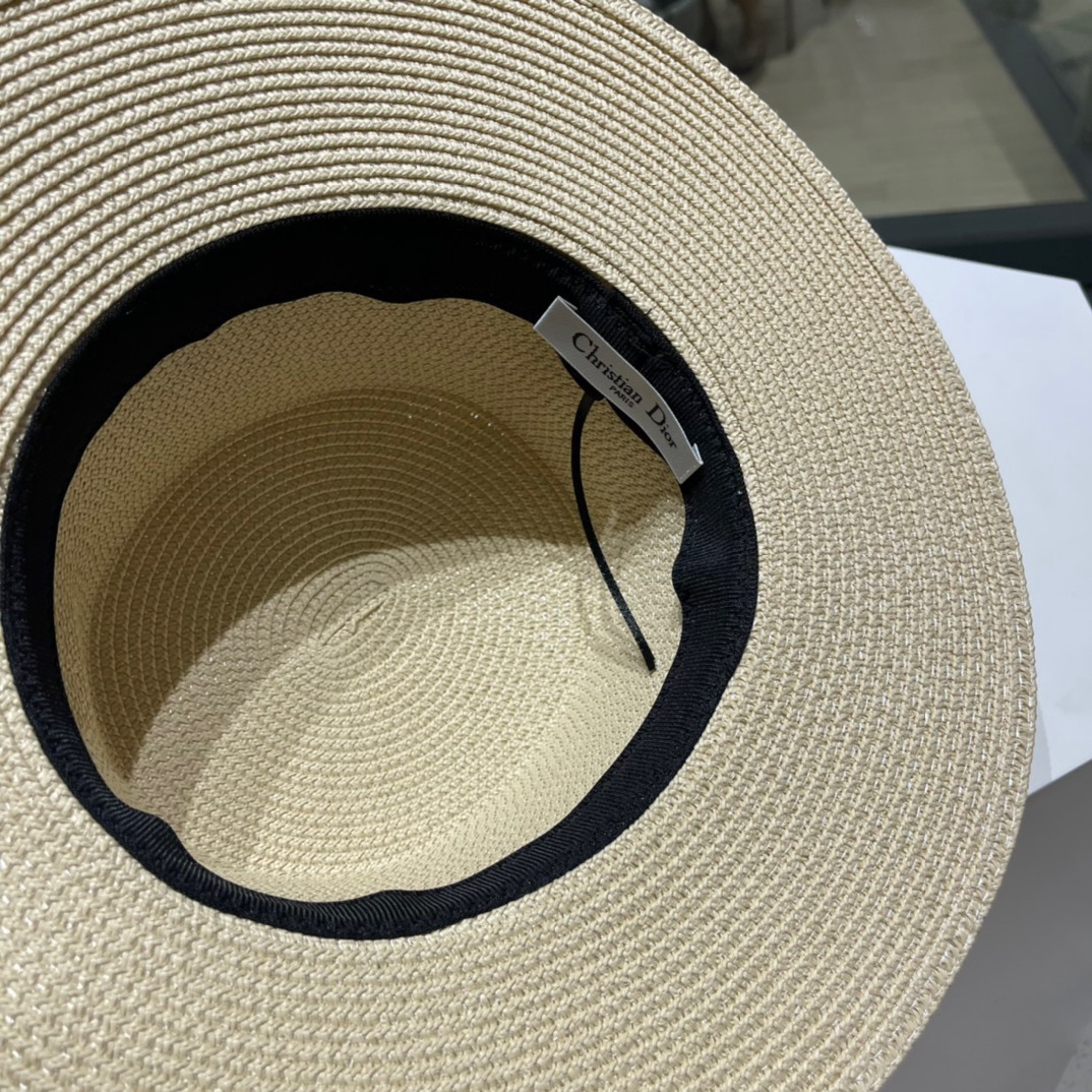  【DIOR迪奥】新款草编遮阳草帽盆帽🤩沙滩风，简约大方，百搭单品～出街首选，新款帽型超美腻，新品上架
