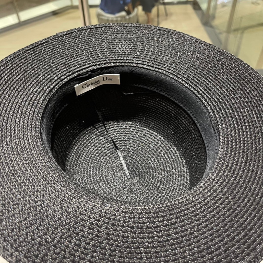  【DIOR迪奥】新款草编遮阳草帽盆帽🤩沙滩风，简约大方，百搭单品～出街首选，新款帽型超美腻，新品上架
