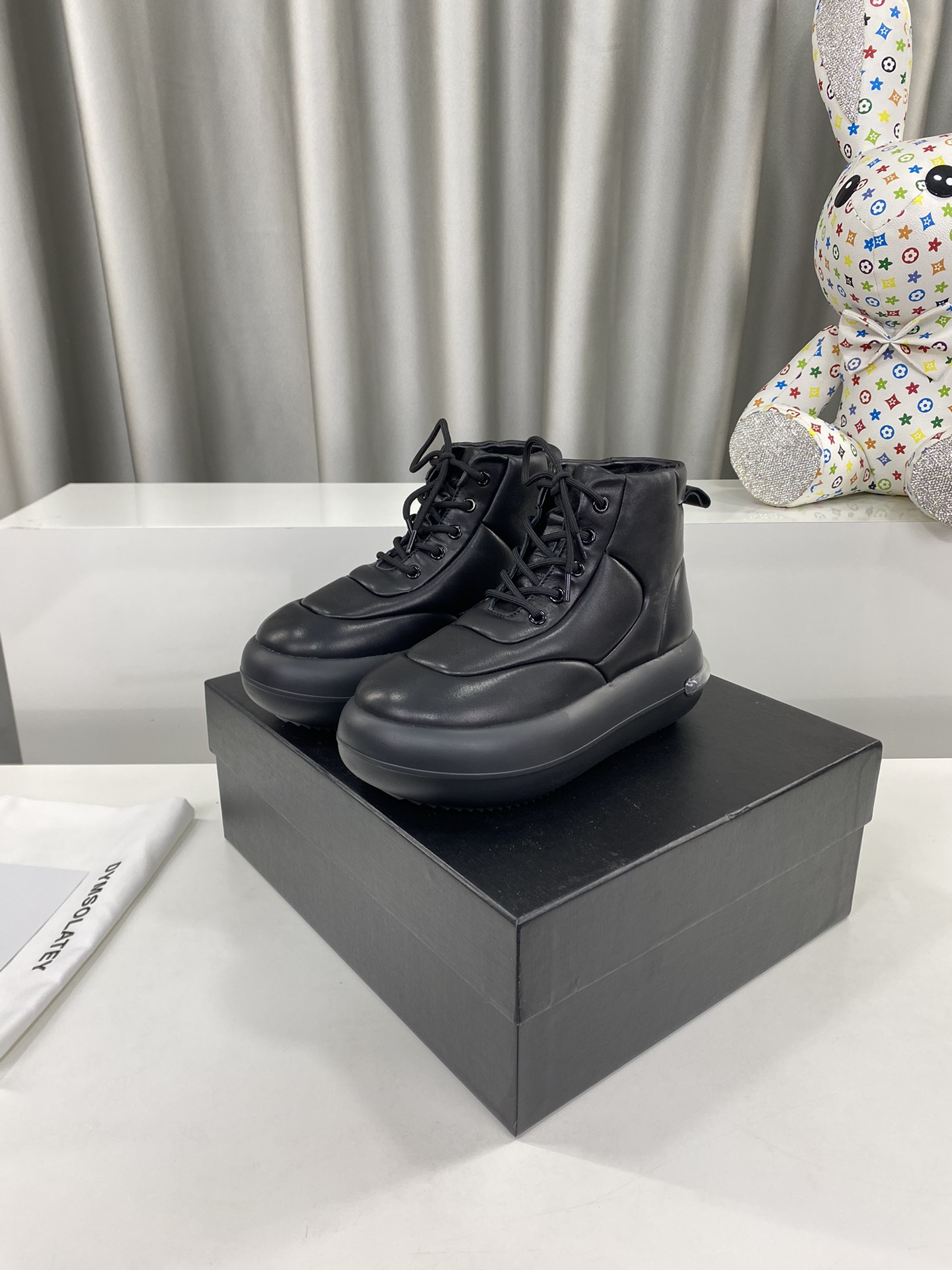 Fashionable Sheepskin Lap Shoes for Unique Style and Comfort - 图片 2