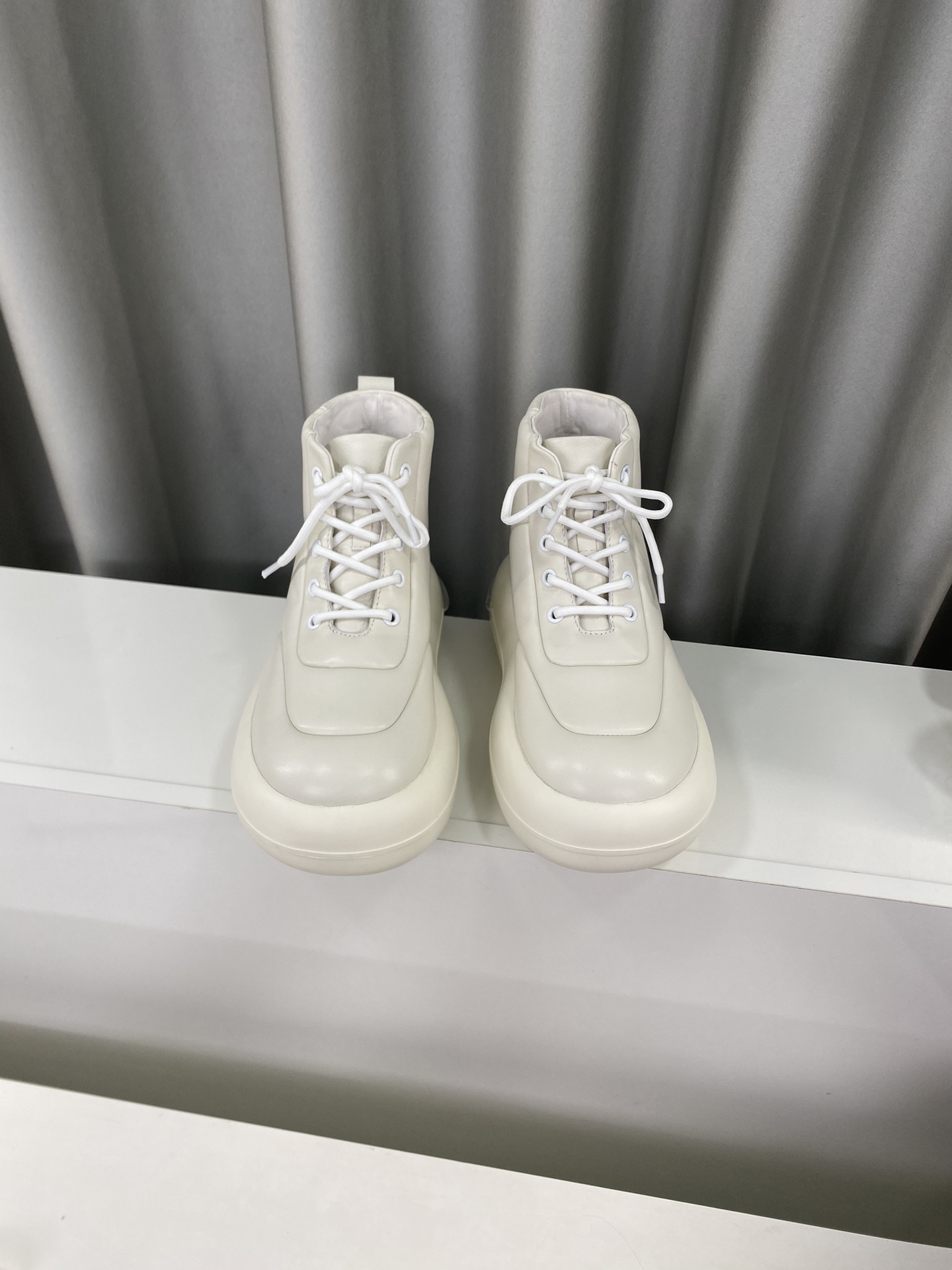 Fashionable Sheepskin Lap Shoes: Comfortable and Stylish Red Bo’s Main Grass Design - 图片 4