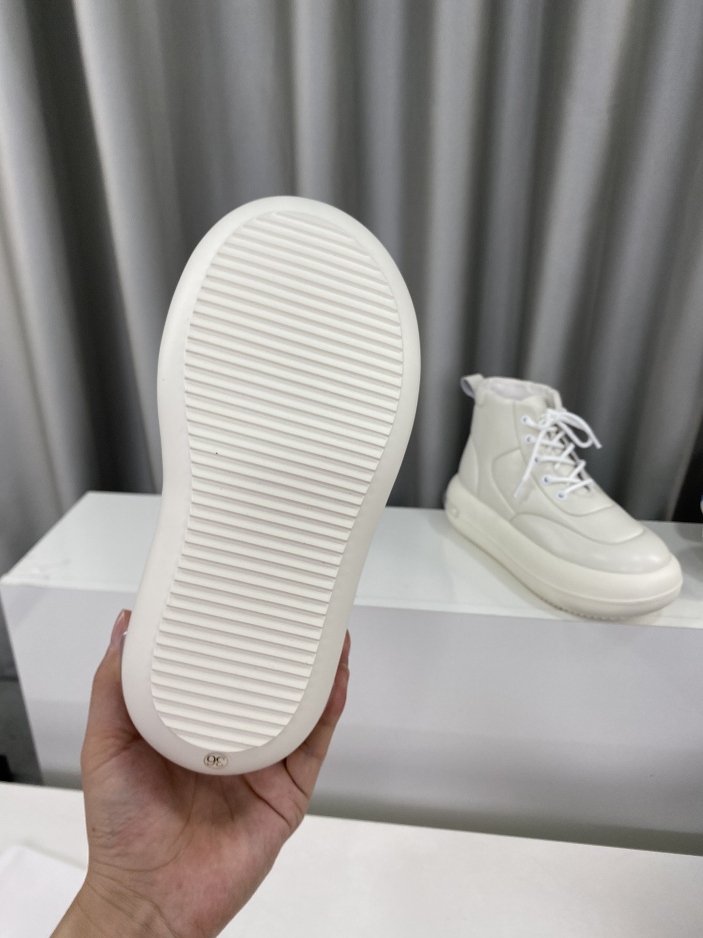 Fashionable Sheepskin Lap Shoes: Comfortable and Stylish Red Bo’s Main Grass Design - 图片 9