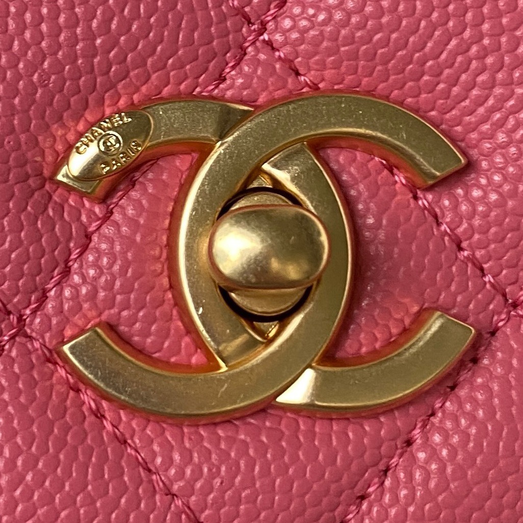 [Chanel Women
