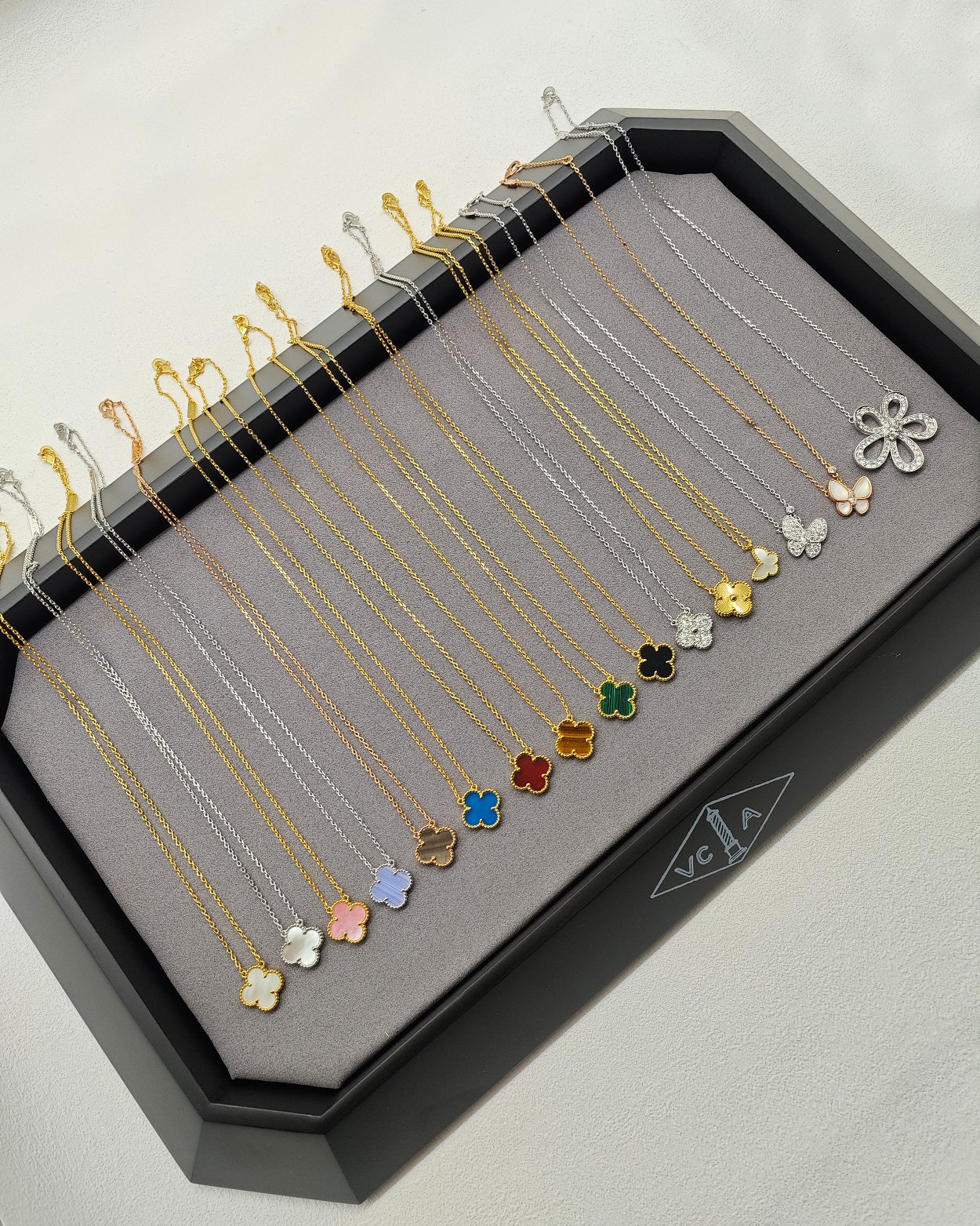 Van Cleef & Arpels 幸运的四叶草象征着好运和幸福 一直以来都是人们所喜爱的图片