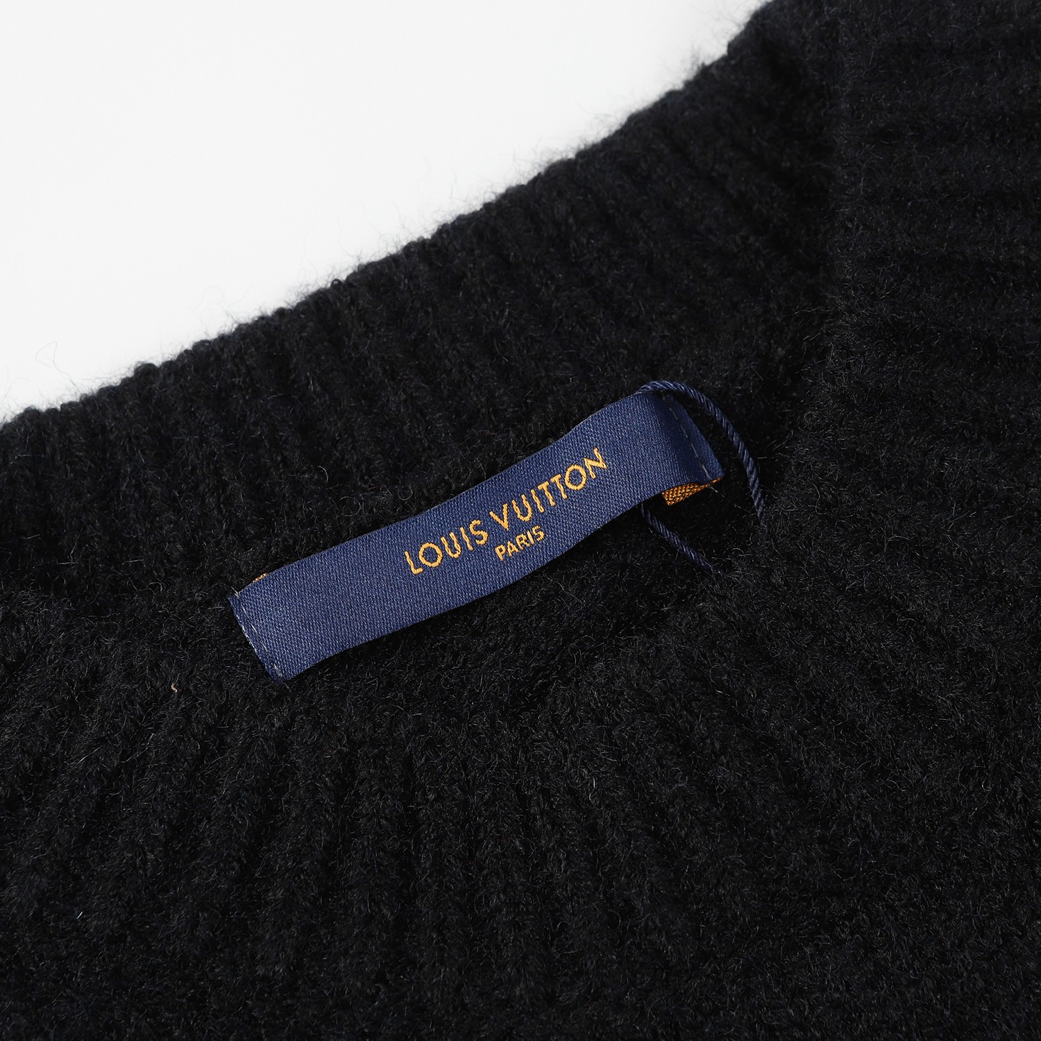 Luxury Louis Vuitton Knit Sweater with High-Quality Wool and Unique Design - 图片 5