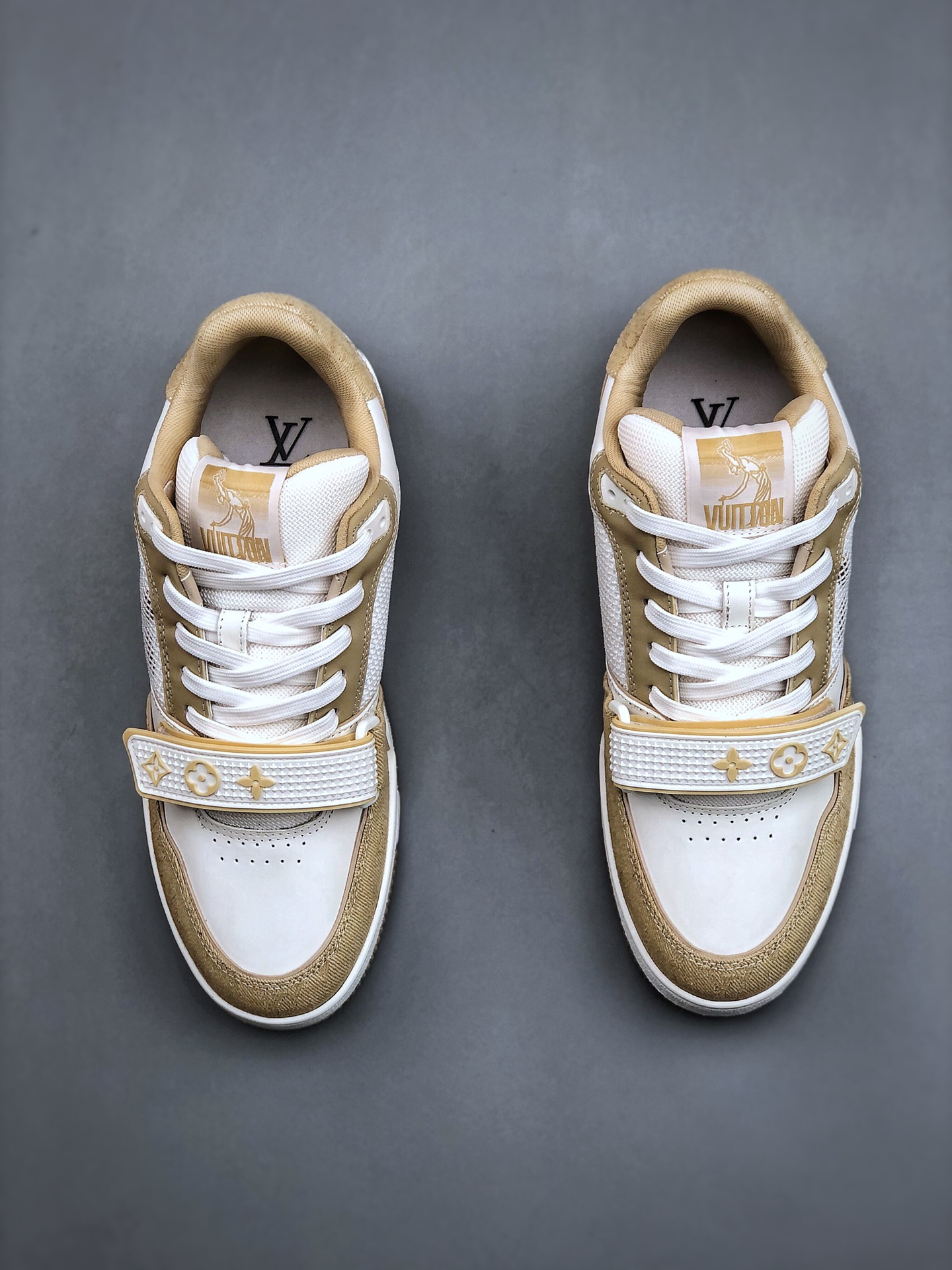 (New upgraded version with more quantity but no price increase) Louis Vuitton Trainer Sneaker Low