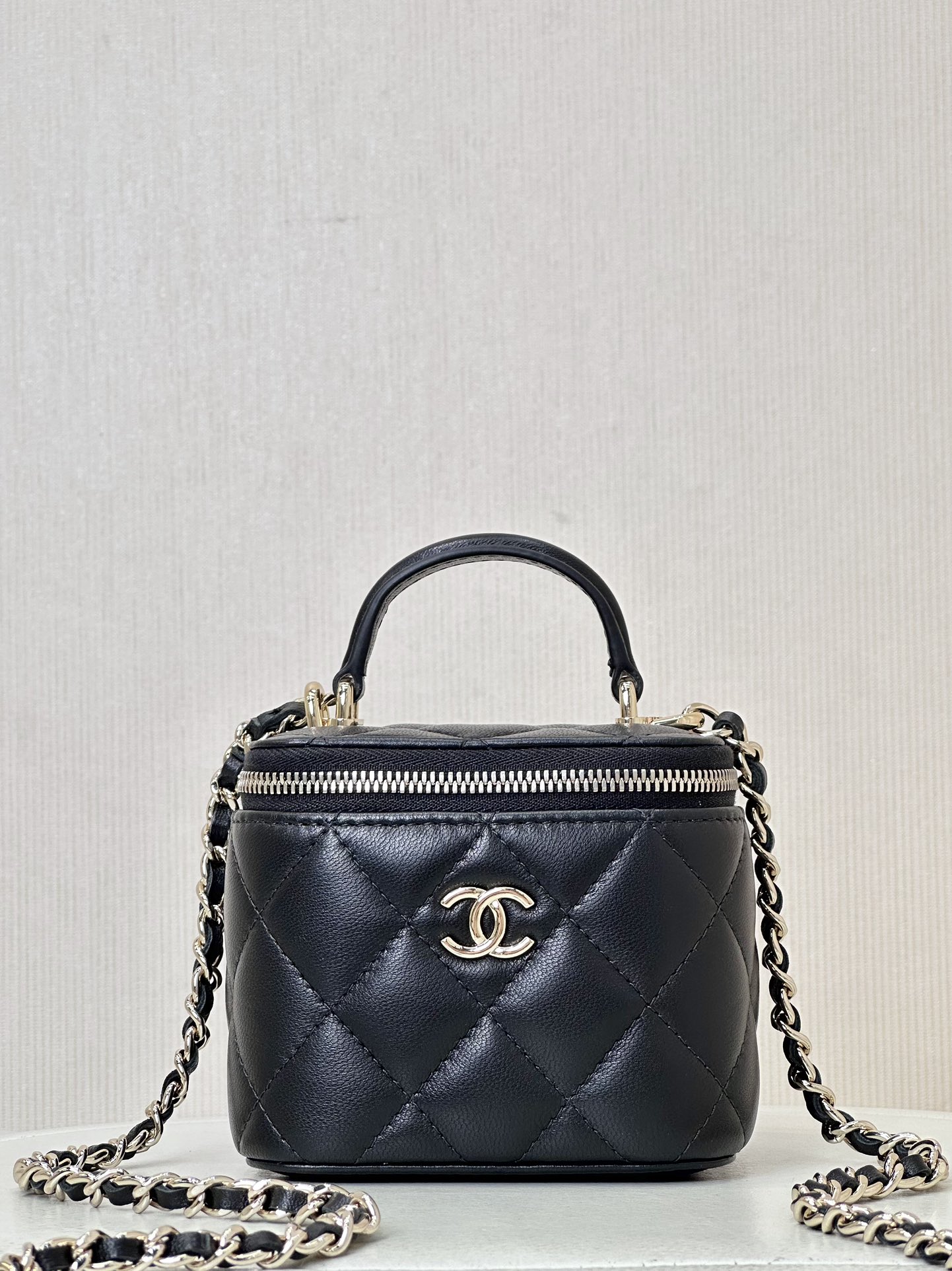 CHANEL New Handle Box Bag Structured Shape Lipstick Compartment - Top Quality