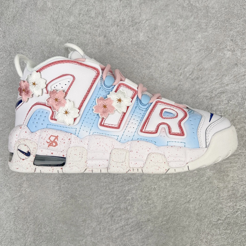 ＃CK纯原福利 NK Air More Uptempo ’96 OG 皮蓬大AIR复古篮球鞋 以流行于街头的涂鸦文化为设计灵感 整体的设计风格夸张而充满魅力 厚实而充满质感的皮质鞋面两侧印刻了一对巨大的字母“AIR”独特炫酷的外观惊艳无比 尺码：36 36.5 37.5 38 38.5 39 40-选品中心