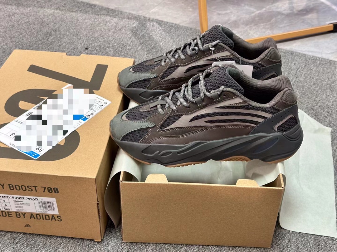Yeezy 700 geoda ➡️ talla 36-48 con medio número