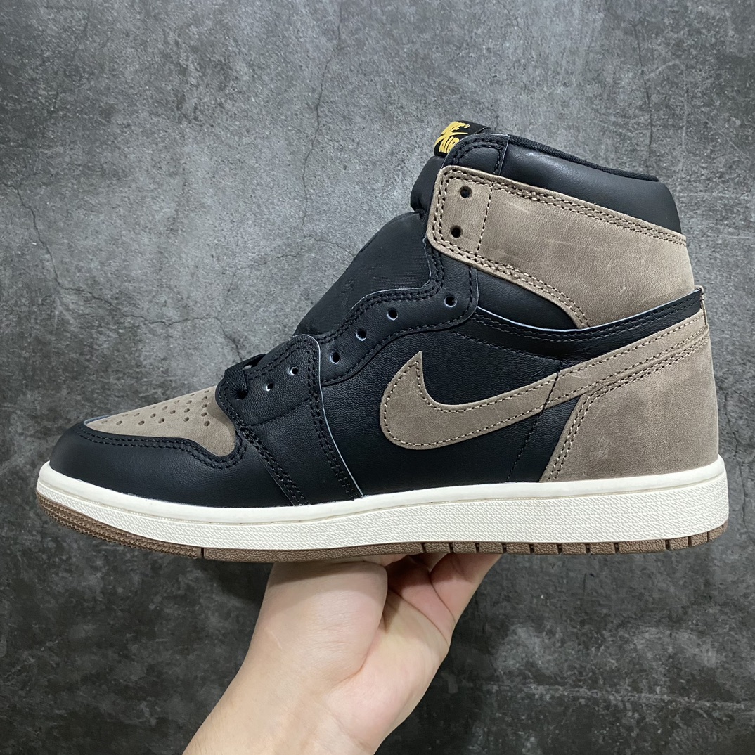 图片[2]-【私人订单】市场最强 欢迎对比🆚nAir Jordan 1 AJ1 Retro \” Palomino \”棕黑摩卡脚趾 DZ5485-020nn市场第一梯队天花板品质行业巅峰作品 私人订单非市场流通版本n全鞋电脑针车 精确间距匹配标配原厂皮料飞翼3D高频深度立体 全方位比对原鞋n皮料全程玻璃冲刀 冲裁 清洁度完美工艺方面漏斗收腰 底线拉帮 LOGO立体小到针眼排布 载片对称 冲孔效果 鞋标规范 鞋垫背胶等等全部同步原鞋规格 随意对比‼️ 尺码 40 40.5 41 42 42.5 43 44 44.5 45 46 47.5-莆田鞋批发中心