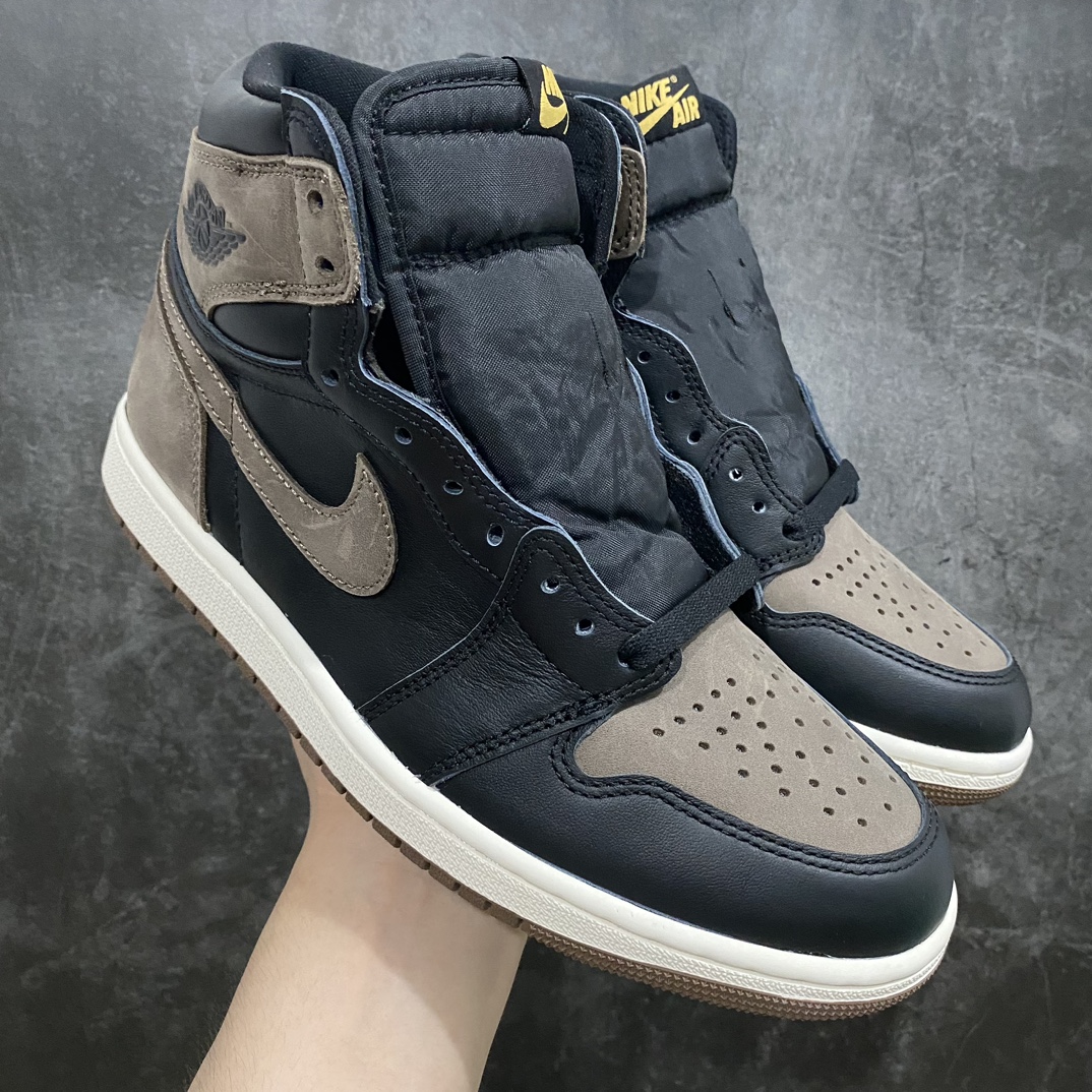 【私人订单】市场最强 欢迎对比🆚nAir Jordan 1 AJ1 Retro \” Palomino \”棕黑摩卡脚趾 DZ5485-020nn市场第一梯队天花板品质行业巅峰作品 私人订单非市场流通版本n全鞋电脑针车 精确间距匹配标配原厂皮料飞翼3D高频深度立体 全方位比对原鞋n皮料全程玻璃冲刀 冲裁 清洁度完美工艺方面漏斗收腰 底线拉帮 LOGO立体小到针眼排布 载片对称 冲孔效果 鞋标规范 鞋垫背胶等等全部同步原鞋规格 随意对比‼️ 尺码 40 40.5 41 42 42.5 43 44 44.5 45 46 47.5-莆田鞋批发中心