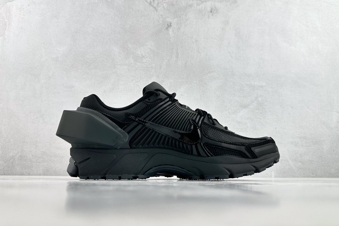 A-Cold-Wall* x Nike Zoom Vomero +5 AT3152-001