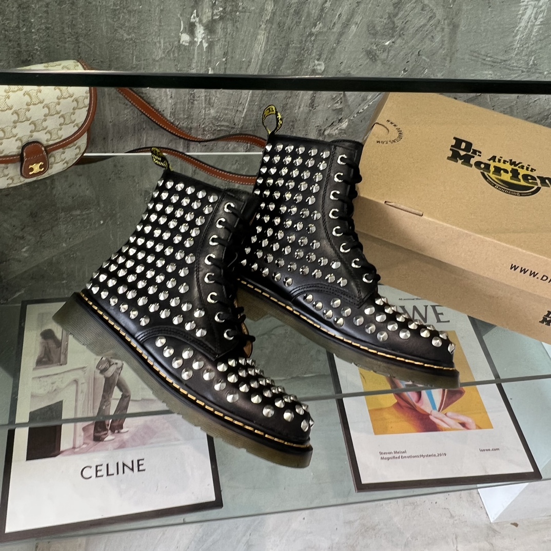 Dr. Martens Martin is recognized as the most comfortable boot in the world. 35-40 Note: Leather, velvet - 图片 5