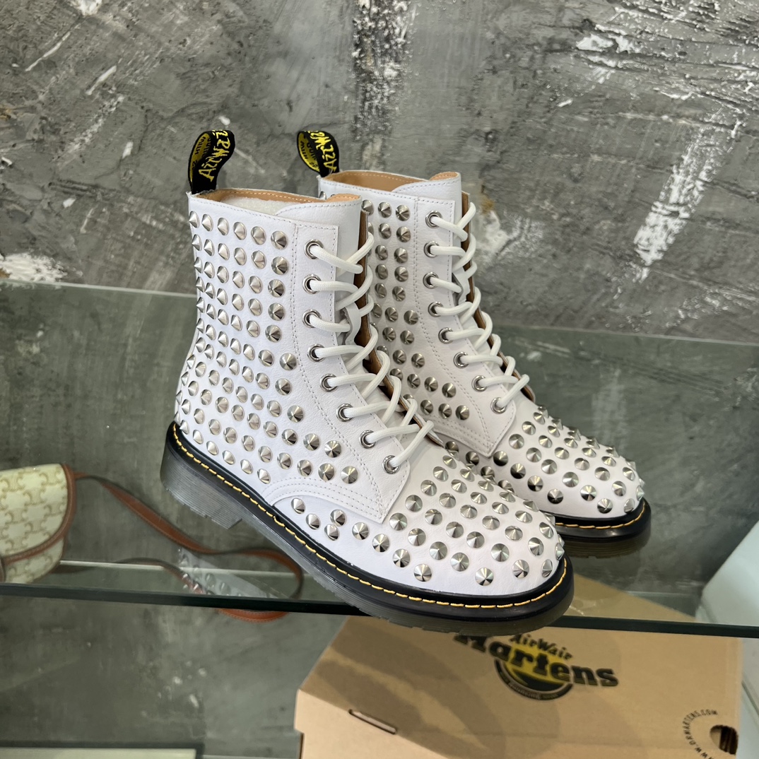 Dr. Martens Martin is recognized as the most comfortable boot in the world. 35-40 Note: Leather, velvet - 图片 3