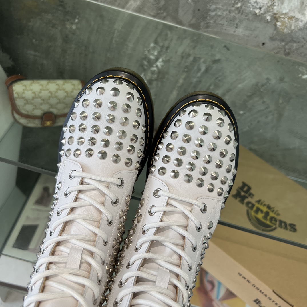 Dr. Martens Martin is recognized as the most comfortable boot in the world. 35-40 Note: Leather, velvet - 图片 4