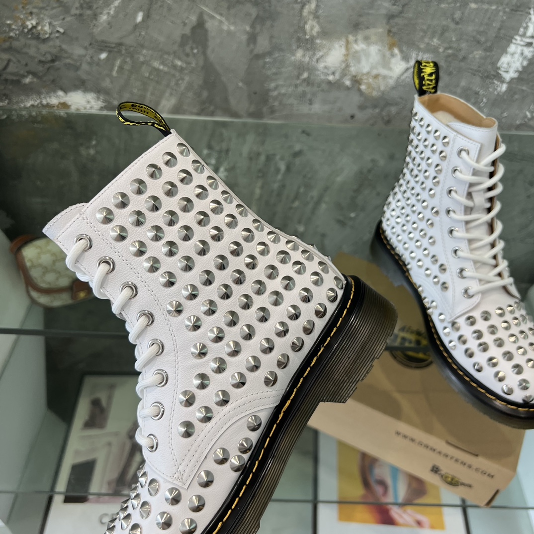 Dr. Martens Martin is recognized as the most comfortable boot in the world. 35-40 Note: Leather, velvet - 图片 6