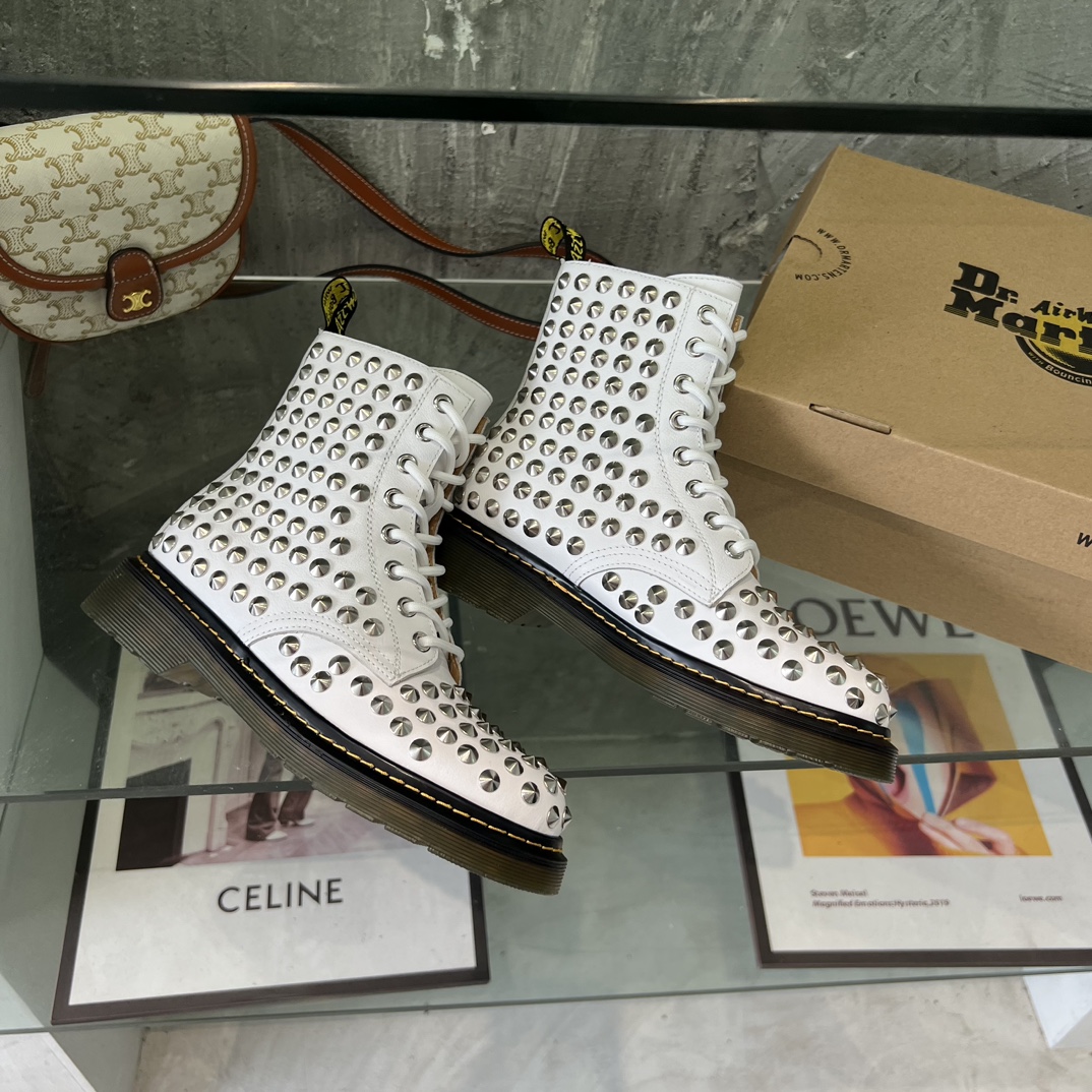 Dr. Martens Martin is recognized as the most comfortable boot in the world. 35-40 Note: Leather, velvet - 图片 5