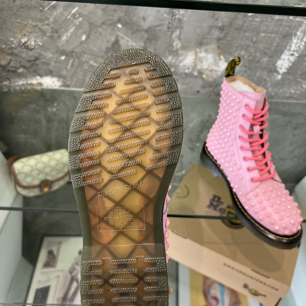 Dr. Martens Martin is recognized as the most comfortable boot in the world. 35-40 Note: Leather, velvet - 图片 9